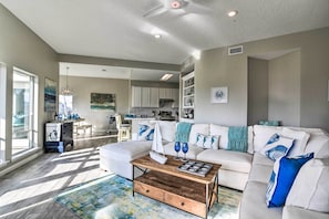House (4 Bedrooms) | Interior - Ocean-view 'kahala Beach Bliss' Home in Galveston! (Galveston)