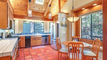 House (3 Bedrooms) | Private kitchen | Microwave, oven, stovetop, dishwasher