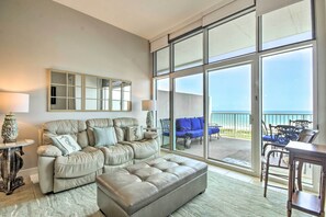Apartment (3 Bedrooms) | Interior - Beachfront Condo w/ Pool in Galveston! (Galveston)