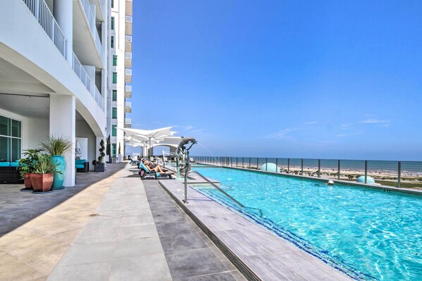 Interior - Beachfront Condo w/ Pool in Galveston! (Galveston)