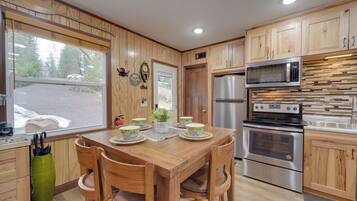 House (3 Bedrooms) | Interior