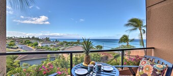 Ocean-view Maui Penthouse w/ Balcony & Pool Access