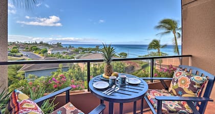 Ocean-view Maui Penthouse w/ Balcony & Pool Access