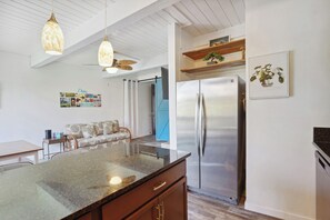 Interior - Airy Kailua-kona Condo < 1 Mi to Beach + Town (Kailua-Kona)