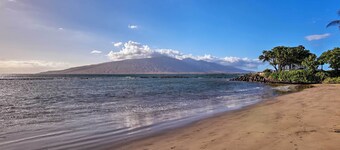 Kihei Condo: Steps to Kalepolepo Beach Park!