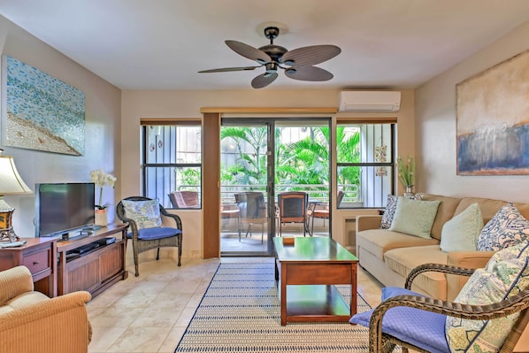 A living room with a television, sofa, chairs, and a coffee table. - Kihei Condo: Steps to Kalepolepo Beach Park! (Kihei)