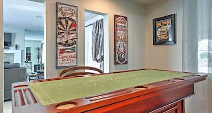 Stunning Home w/ Private Oasis - 1 ½ Mile to Strip