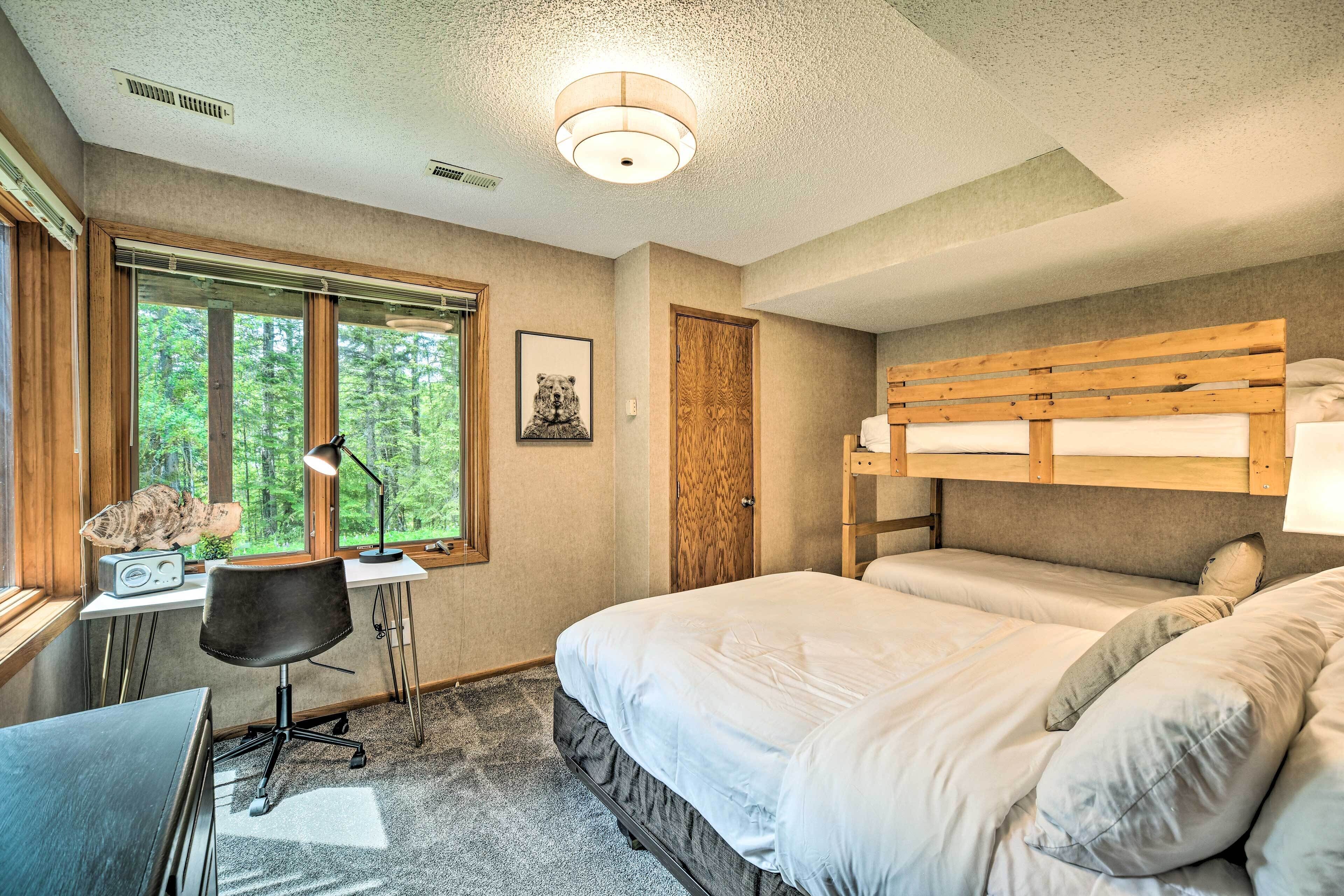 Apartment (2 Bedrooms) | 2 bedrooms, laptop workspace, iron/ironing board, free cribs/infant beds