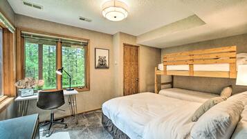 Apartment (2 Bedrooms) | 2 bedrooms, laptop workspace, iron/ironing board, free cribs/infant beds