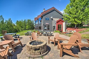 Outdoor dining - Ski-in/ski-out Lutsen Retreat w/ Pool Access! (Lutsen)