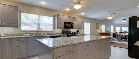 House (3 Bedrooms) | Interior