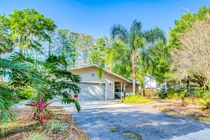Interior - Dock & Lanai: Waterfront Home in Dunnellon (Dunnellon)