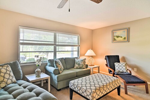 Snowbird Sanctuary w/ Covered Patio in Bradenton