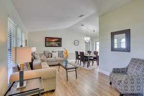 House (3 Bedrooms) | Interior