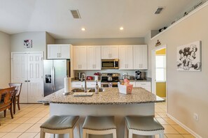 Interior - Pool, Themed Rooms & Arcade: Disney Escape (Kissimmee)