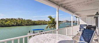 Waterfront Marco Island Retreat w/ Shared Docks