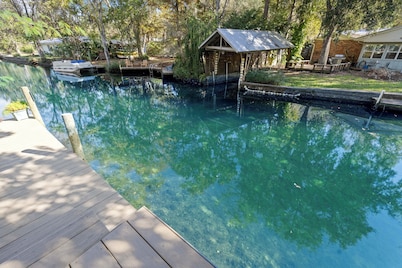 Decks, Docks & Kayaks: Waterfront Homosassa Gem
