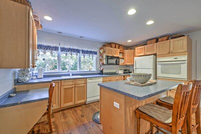 2 Mi to Beach: Nautical Retreat in Bourne!