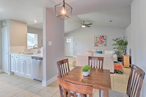 Interior - Cozy Austin Townhome, ~ 15 Mi to Downtown! (Austin)