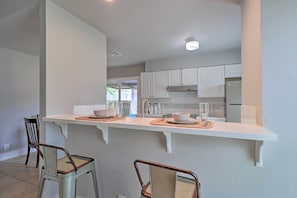 Microwave, oven, stovetop, dishwasher - Cozy Austin Townhome, ~ 15 Mi to Downtown! (Austin)