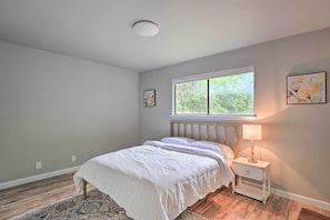 3 bedrooms, iron/ironing board, free cribs/infant beds, bed sheets - Cozy Austin Townhome, ~ 15 Mi to Downtown! (Austin)