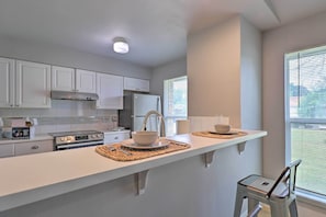 Microwave, oven, stovetop, dishwasher - Cozy Austin Townhome, ~ 15 Mi to Downtown! (Austin)