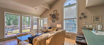 Cloudcroft Townhome w/ Deck - 1 Mi to Burro Ave!