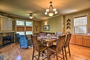 House (2 Bedrooms) | Interior - Redmond House w/ Community Amenities Access (Redmond)