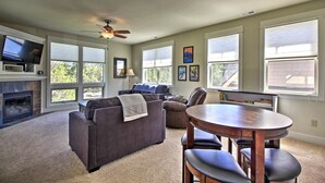 House (2 Bedrooms) | Interior - Redmond House w/ Community Amenities Access (Redmond)