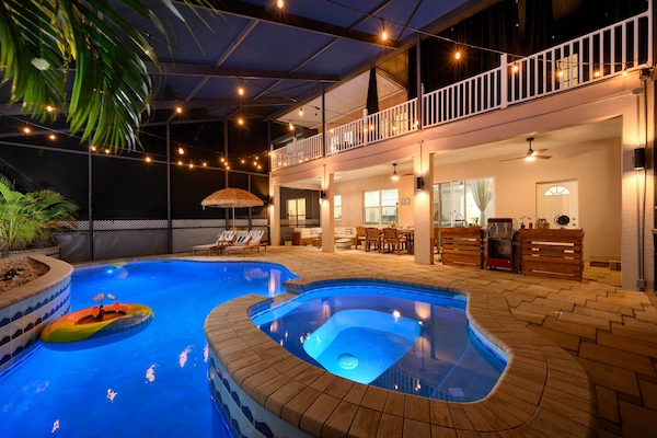 Villa (6 Bedrooms) | Interior