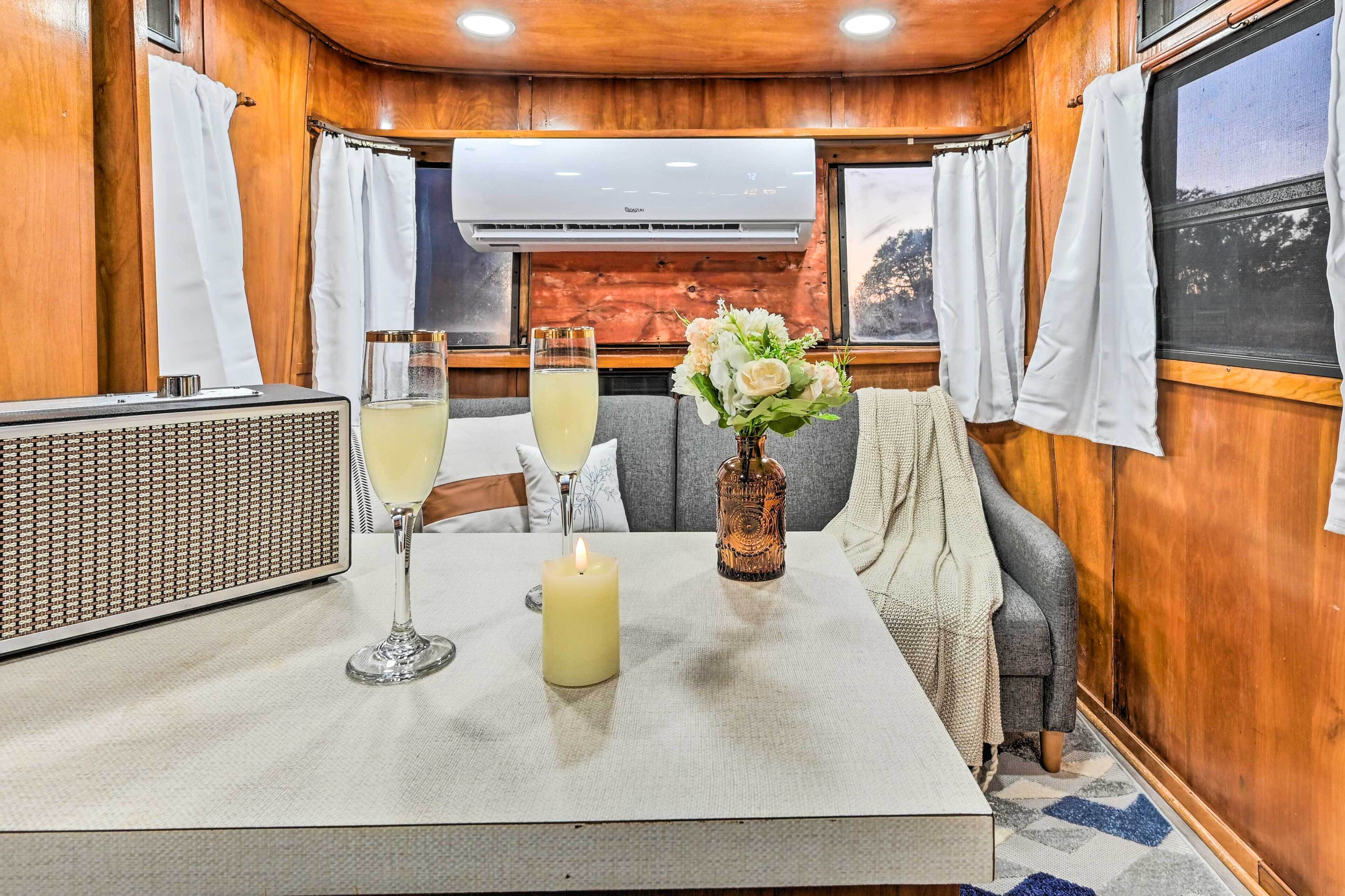 House (6 Bedrooms) | Interior