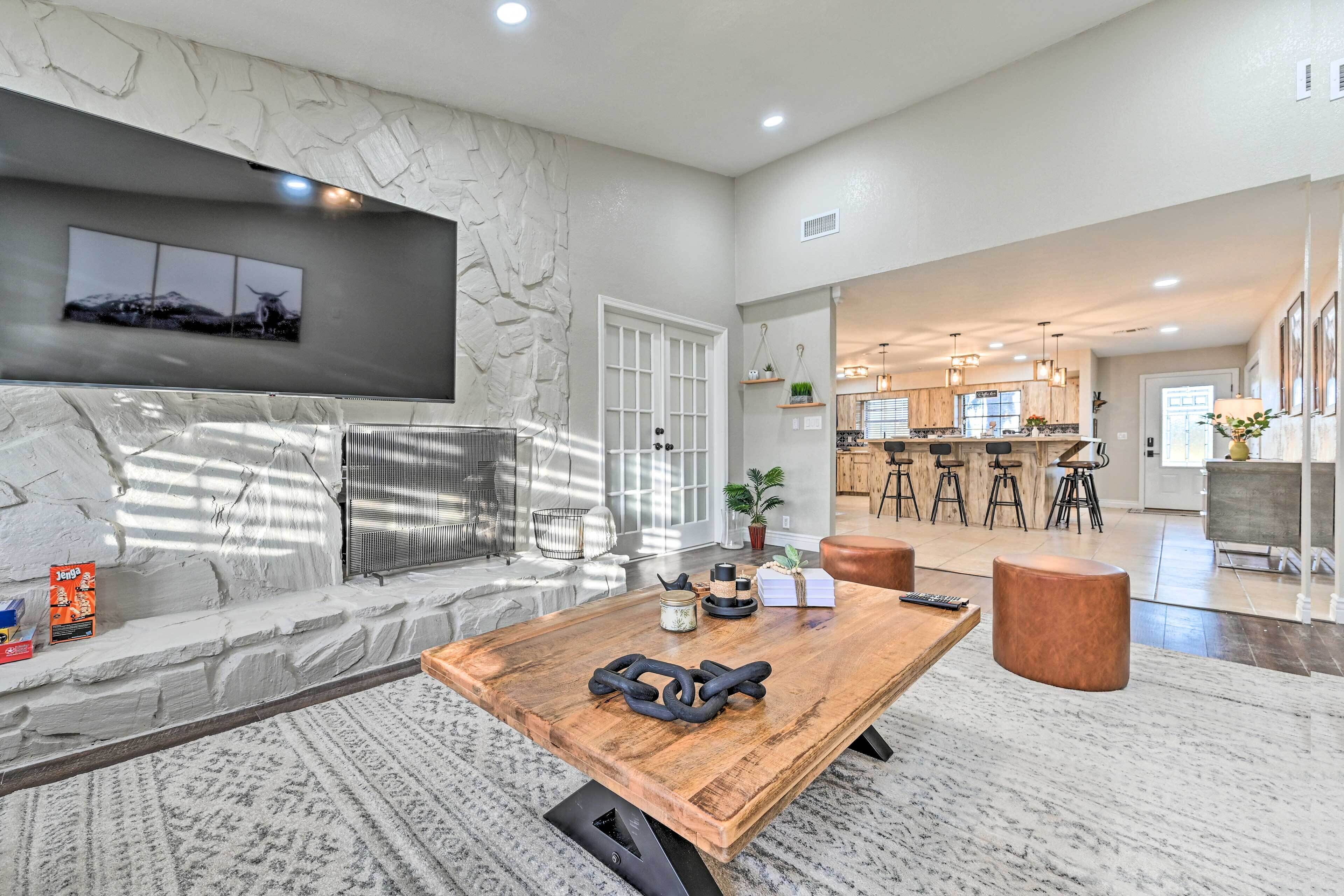 House (6 Bedrooms) | Interior