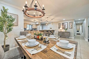 House (6 Bedrooms) | Interior