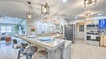 House (6 Bedrooms) | Interior