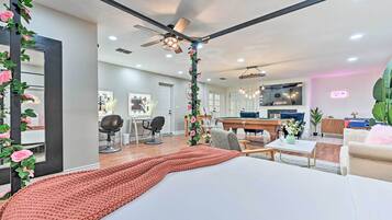 House (6 Bedrooms) | Interior