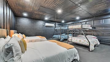 House (6 Bedrooms) | Interior