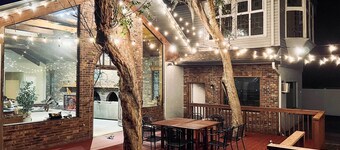 Grand Valrico Home w/ Deck, Fire Pit & Yard!