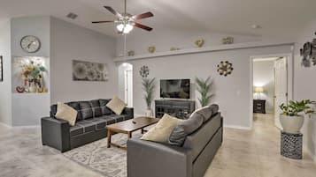 House (4 Bedrooms) | Interior