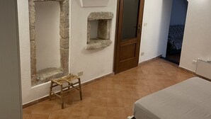 1 bedroom, WiFi (free), bed sheets - Le Case Del Sole, Rustico 60sqm sea view and private garden, 2.5km from the sea (Verzi)