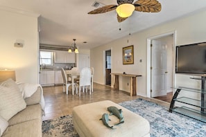 Interior - Fort Walton Beach Condo: Walk to Local Beach! (Fort Walton Beach)