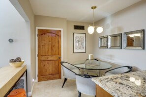 Apartment (1 Bedroom) | Interior - Dtwn Palm Springs Condo: Bbq, Pool, Fire Pit, Etc! (Palm Springs)
