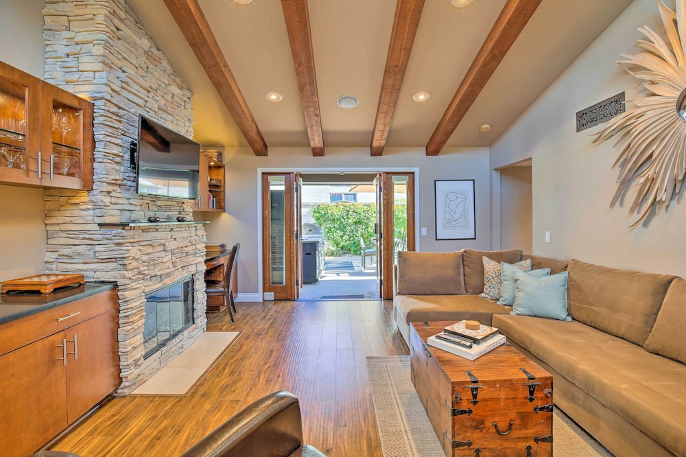 Dtwn Palm Springs Condo: Bbq, Pool, Fire Pit, Etc! - Palm Springs, CA