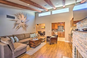 Apartment (1 Bedroom) | Interior - Dtwn Palm Springs Condo: Bbq, Pool, Fire Pit, Etc! (Palm Springs)