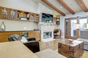 Apartment (1 Bedroom) | Interior - Dtwn Palm Springs Condo: Bbq, Pool, Fire Pit, Etc! (Palm Springs)
