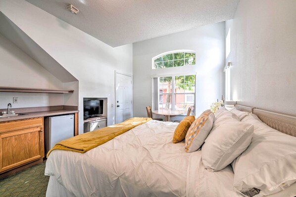 アパートメント (4 Bedrooms) | 4 室のベッドルーム、ノートパソコン用作業スペース、アイロン / アイロン台、ベッドシーツ