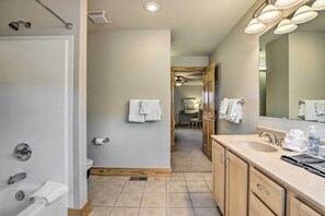 Apartment (2 Bedrooms) | Interior - 7 Mi to Slopes: Main Street Condo in Dillon (Dillon)