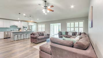 House (4 Bedrooms) | Interior