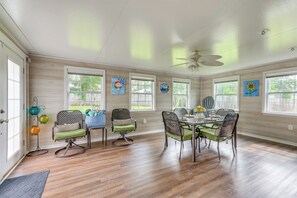 Interior - Spacious Home w/ Sunroom, 15 Mi to Pensacola! (Cantonment)