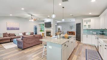 House (4 Bedrooms) | Interior