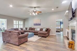Interior - Spacious Home w/ Sunroom, 15 Mi to Pensacola! (Cantonment)